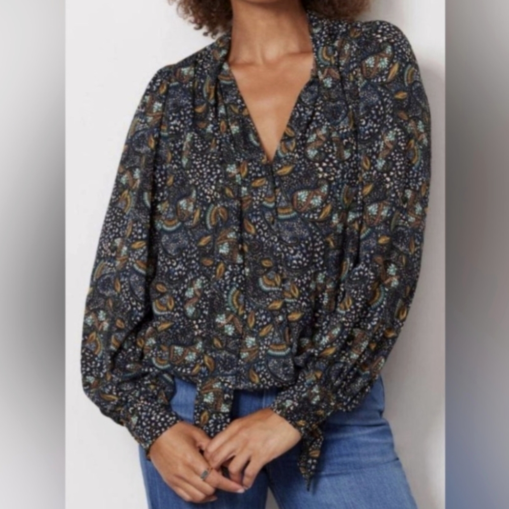 Evereve Charlie Tie Neck blouse